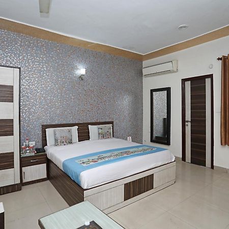 Hotel O Shanti Palace Агра Екстериор снимка