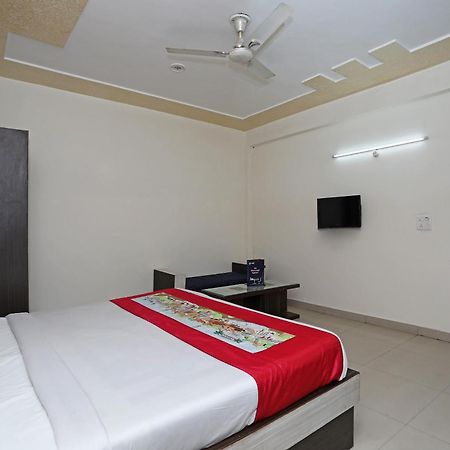 Hotel O Shanti Palace Агра Екстериор снимка