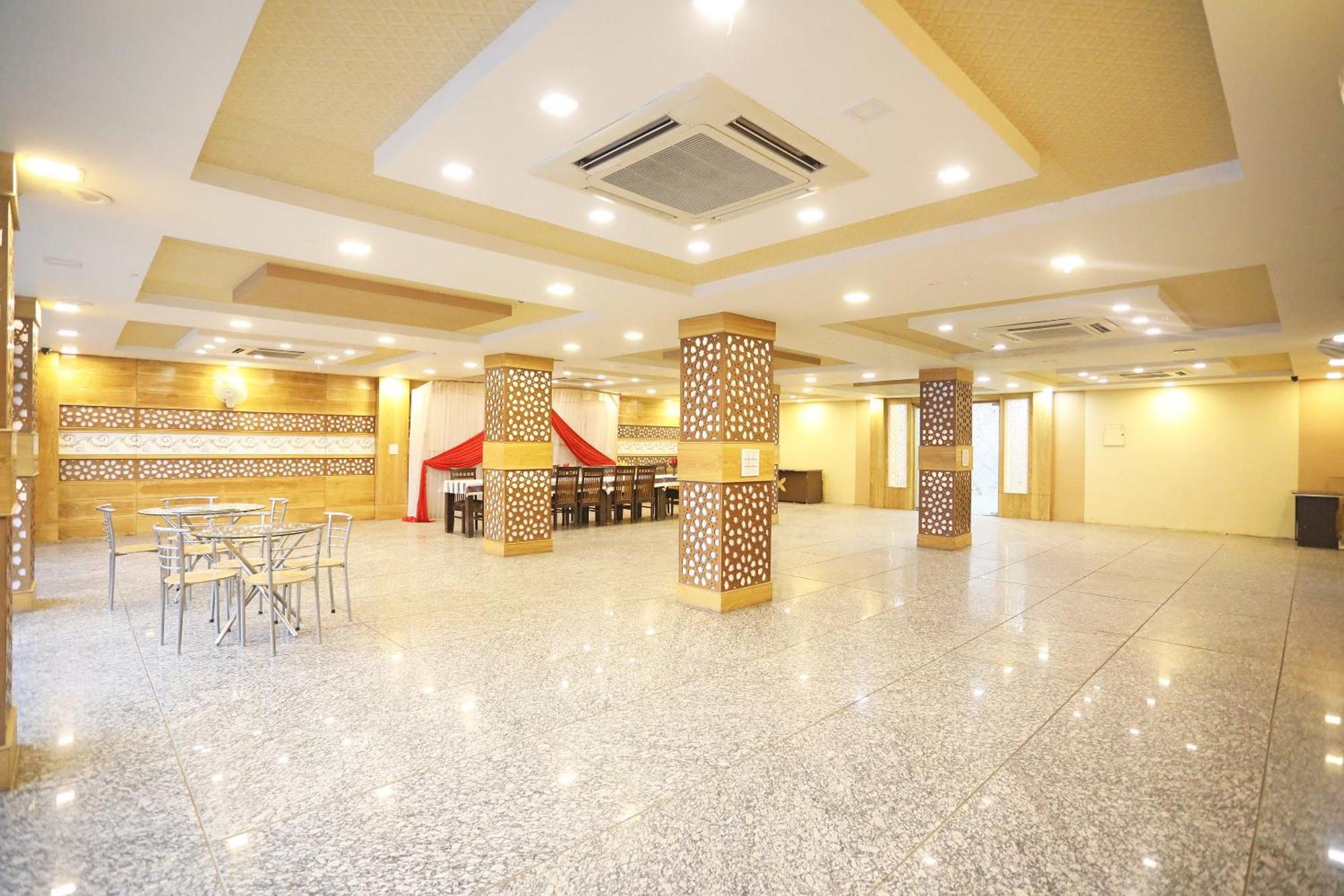 Hotel O Shanti Palace Агра Екстериор снимка